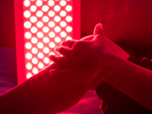 Red light therapy belt for pain relief and muscle recovery, featuring 660nm red and 850nm infrared light for effective body therapy.